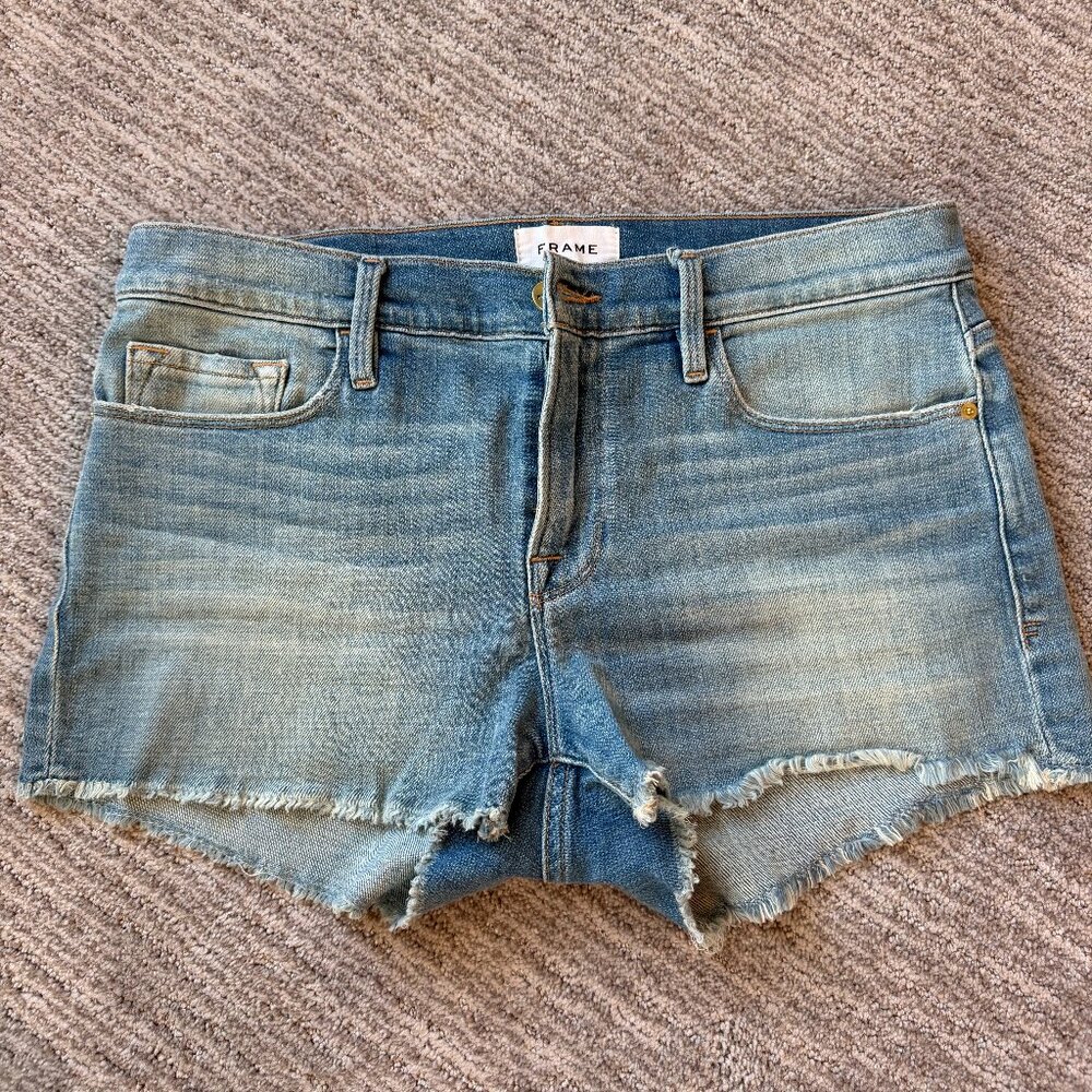 FRAME Le Cutoff Denim Shorts - Light Wash Frayed Hem (28)